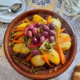 Tajine de poulet (olives, confit aux légumes)